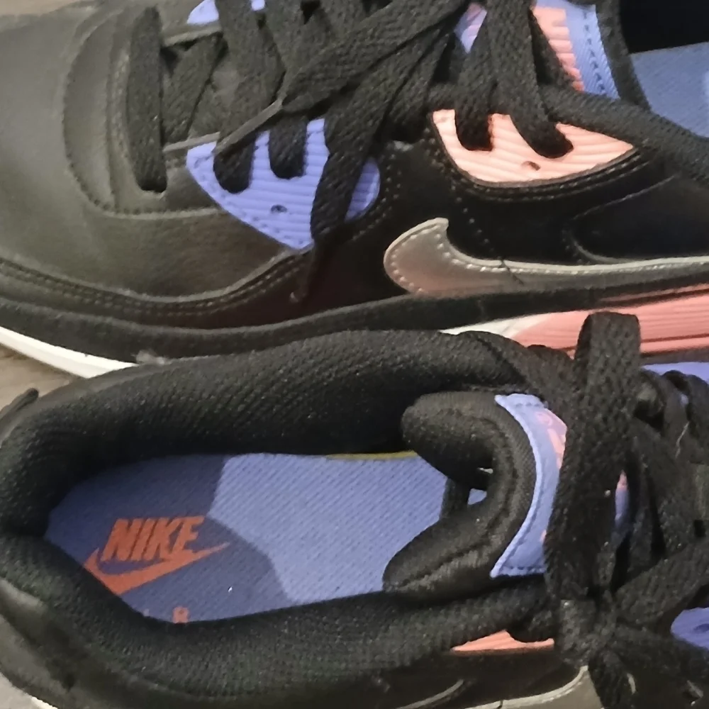 Nike Air Max 90 Leather GS Black Sunset Pulse Size:7Y Girls Sneakers